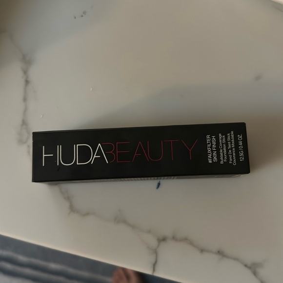 Huda beauty 255 B stick foundation for sale - Picture 1 of 2